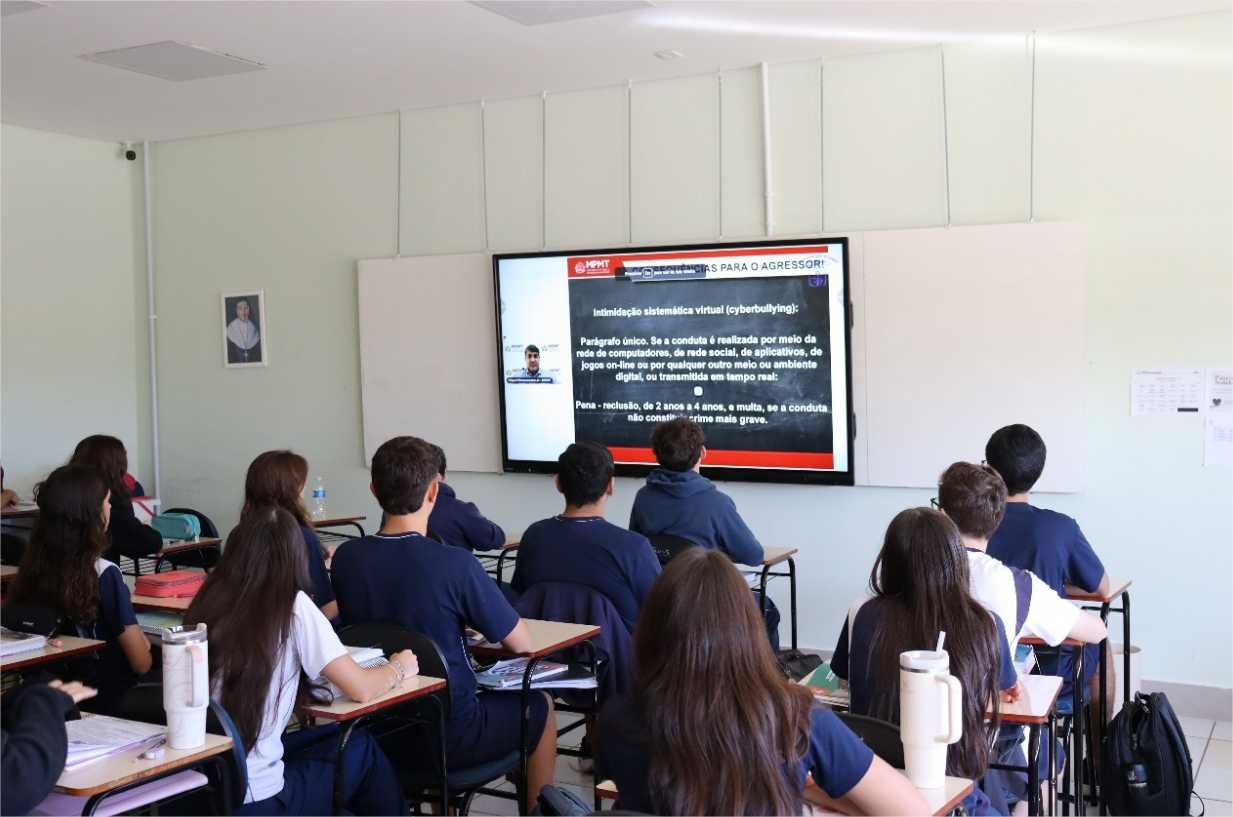 Estudantes recebem orientações e são conscientizados sobre bullying e cyberbullying