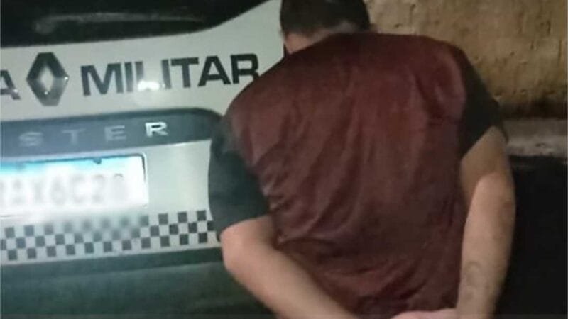 Filho é preso após ameaçar mãe de morte e quebrar móveis de casa