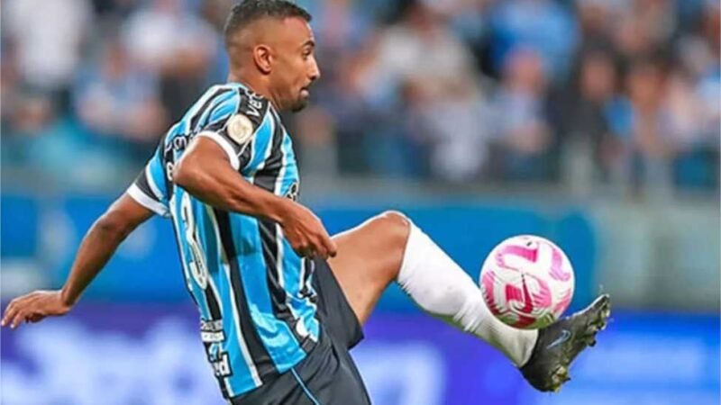 Aniversariante, Dodi comemora vitória do Grêmio no Brasileiro: ‘Belo presente’