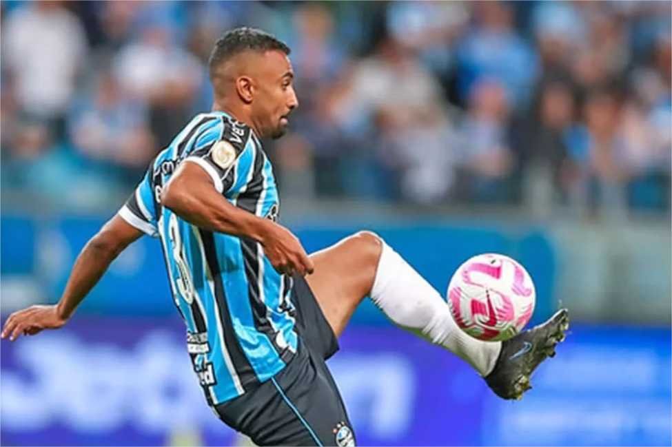 Aniversariante, Dodi comemora vitória do Grêmio no Brasileiro: ‘Belo presente’