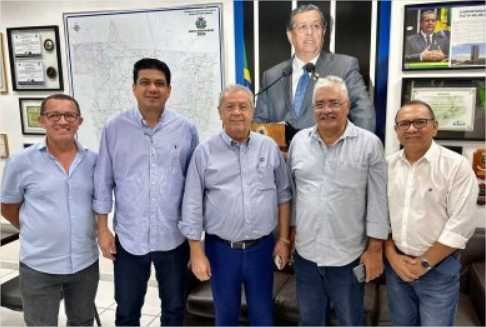 Senador prevê vitória esmagadora de Kalil nareeleição em VG