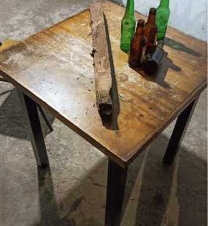 Homem é morto com golpes de madeira na cabeça em mercado; veja vídeo