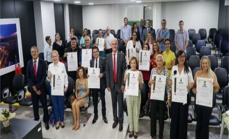 Mário Nadaf entrega honrarias em cerimônia realizada na Câmara