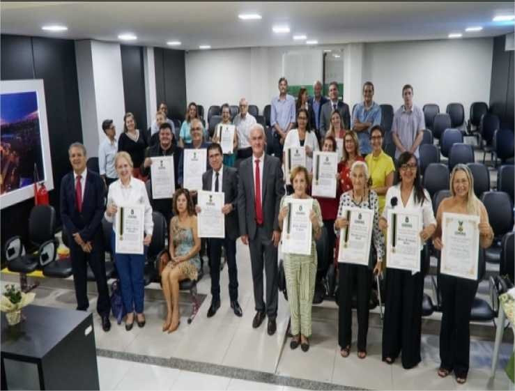 Mário Nadaf entrega honrarias em cerimônia realizada na Câmara