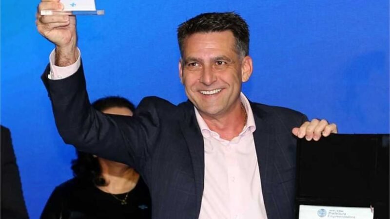 Prefeito de Campo Novo fatura dois prêmios de gestão empreendedora