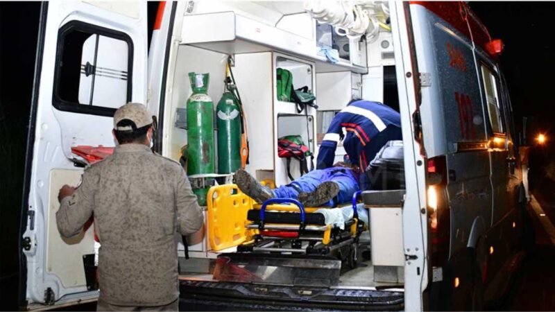 Motociclista fica ferido após bater na traseira de caminhonete na MT-270