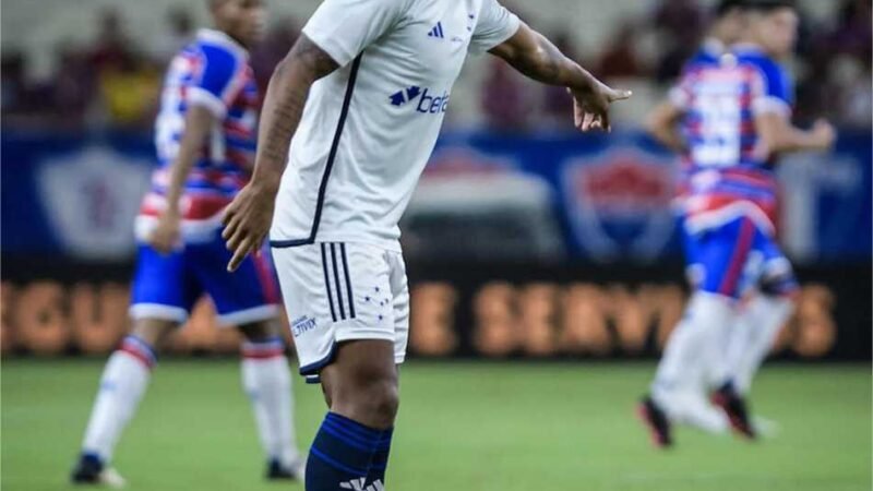 Com um a menos, Cruzeiro arranca empate com o Fortaleza