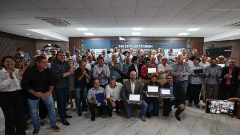 Equipamentos tecnológicos entregues pelo Governo de MT beneficiarão mais de 25 mil estudantes de escolas municipais