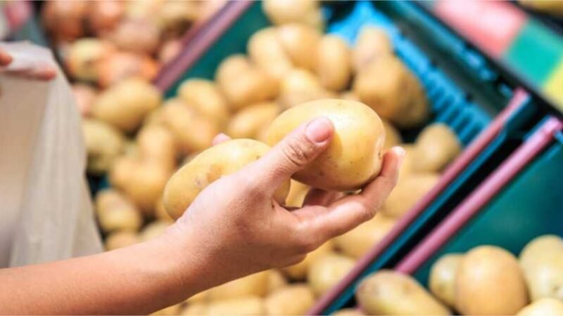 Cesta básica tem salto no preço e volta a atingir R$ 800 na Capital: nas alturas