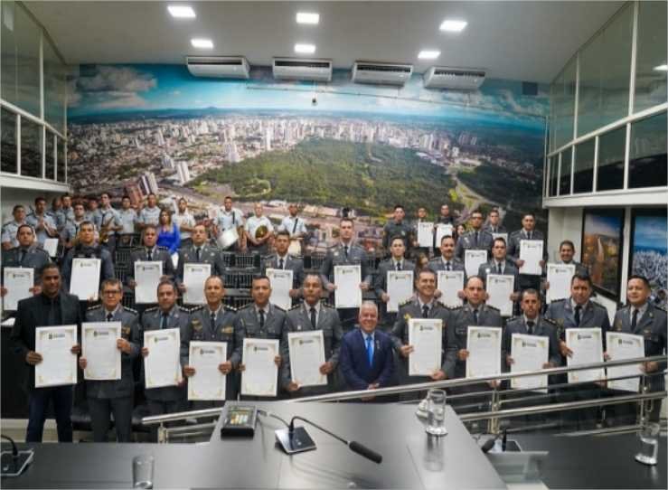 Presidente Chico 2000 reconhece trabalho da PM e homenageia 38 comandantes