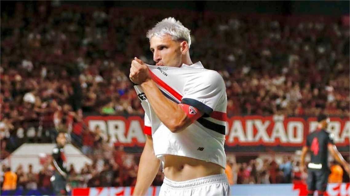 Com Zubeldía presente, São Paulo atropela o Atlético-GO fora de casa e vence a 1ª no Brasileirão