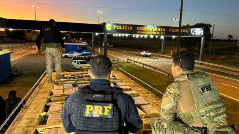 PRF apreende 450 quilos de cocaína em compartimento oculto de caminhão em Mato Grosso