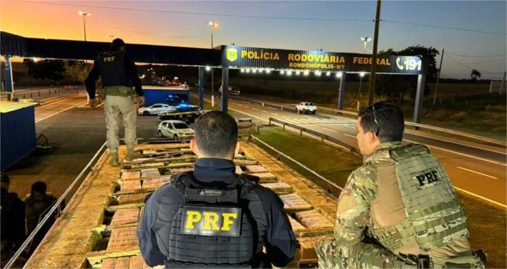 PRF apreende 450 quilos de cocaína em compartimento oculto de caminhão em Mato Grosso