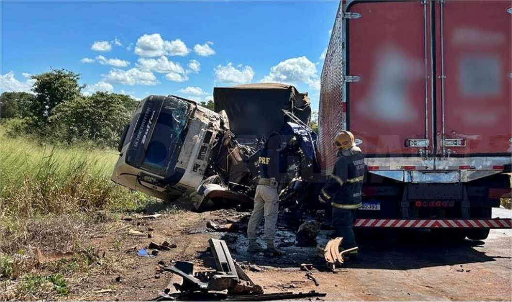 Motorista de caminhão baú tem corpo dilacerado em acidente na Serra da Petrovina