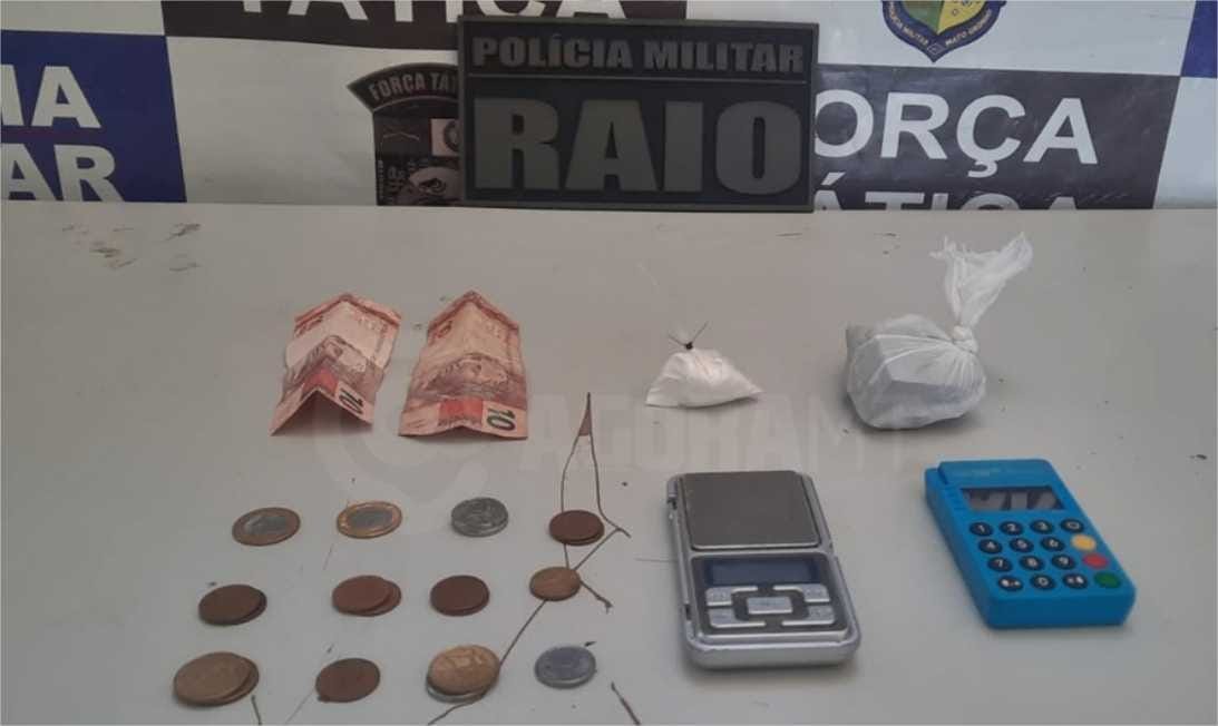 Durante patrulhamento, polícia prende suspeito e apreende drogas e balança de precisão