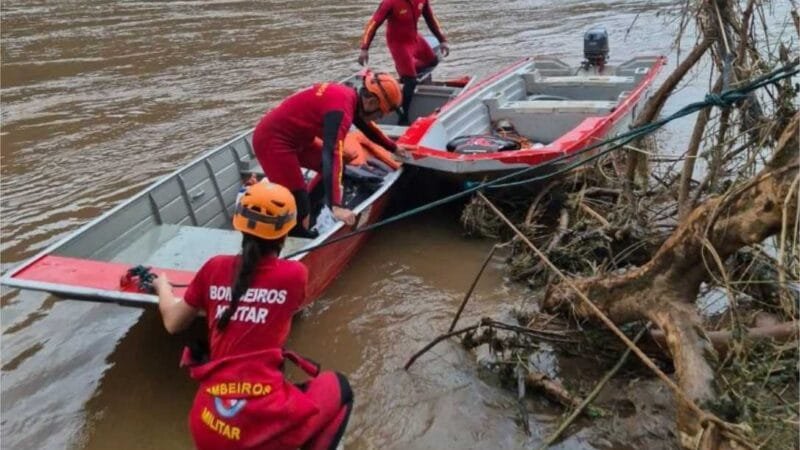 Bombeiros de MT ajudam em resgate de vítimas no RS