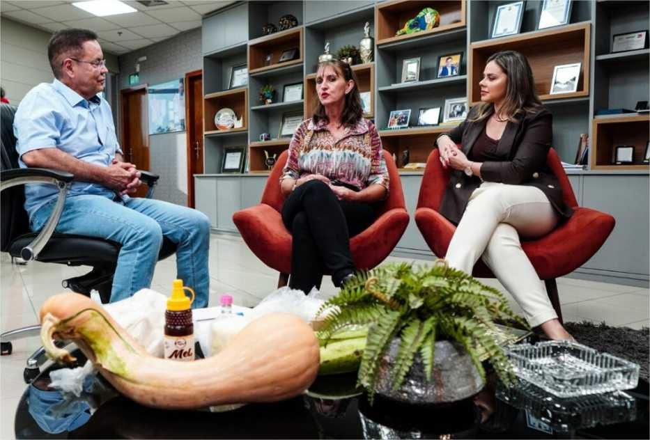 Pequenos agricultores convidam Botelho para conhecer comunidade