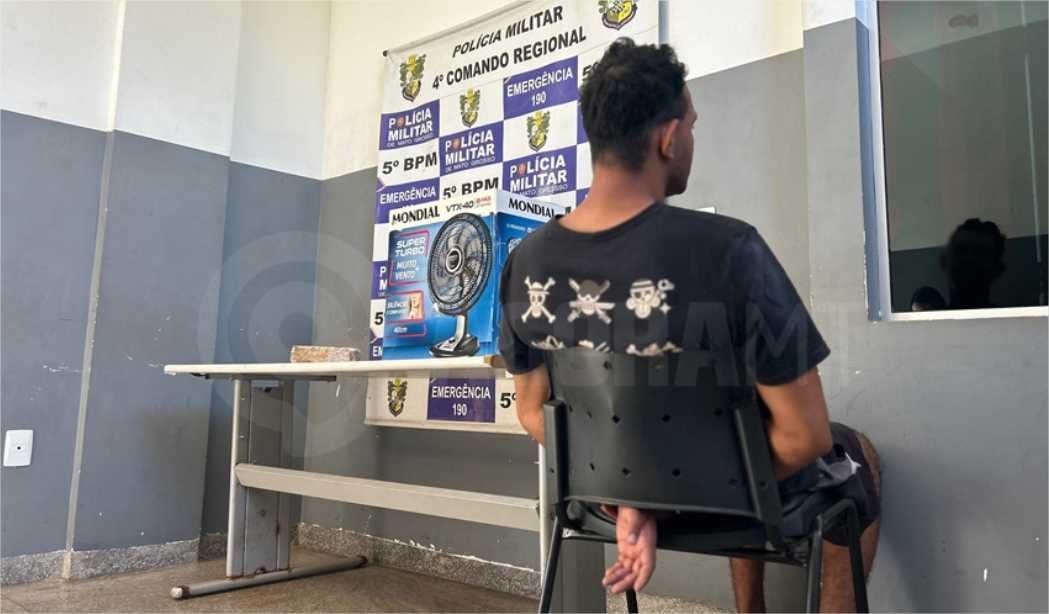 Jovem rouba ventilador de loja no Centro da cidade e ameaça funcionários com pedra