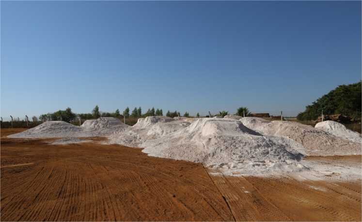 Agricultores familiares receberam do Governo de MT mais de 47,7 mil toneladas de calcário para tornar solo mais produtivo