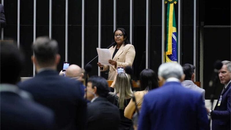 Deputada Gisela Simona comemora vitória em relatoria de projeto que nomeia premiação com nome de Amalia Barros