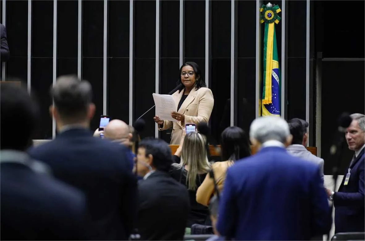 Deputada Gisela Simona comemora vitória em relatoria de projeto que nomeia premiação com nome de Amalia Barros