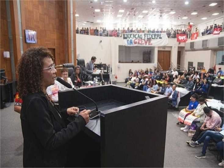 “Lutar pela educação, ciência e tecnologia é lutar por uma saída para a humanidade”, afirma Edna