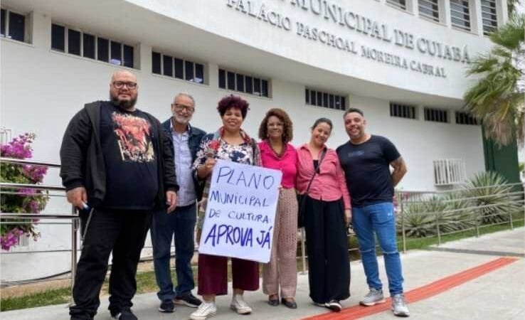 Edna comemora aprovação do Plano em votação final na Câmara Municipal