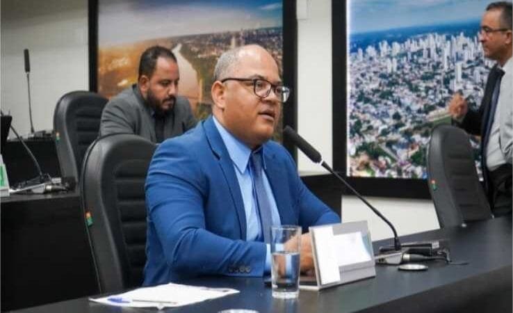 Indicações de tapa-buracos e asfalto são protocoladas pelo vereador Eduardo Magalhães