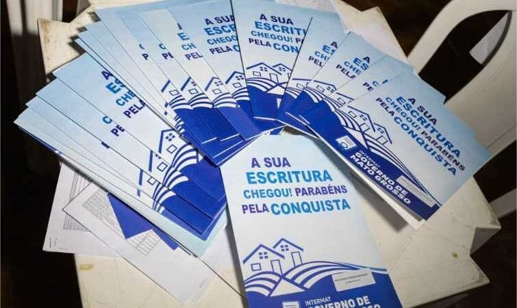 Governo de MT entrega escrituras de imóveis para moradores de Várzea Grande nesta sexta-feira (24)