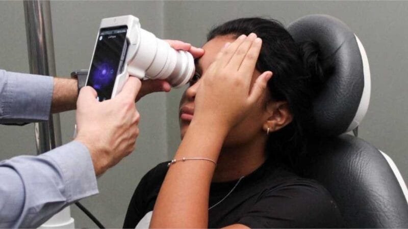 SES realiza exames oftalmológicos com aparelho portátil que facilita diagnóstico de doenças oculares