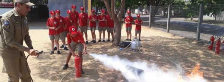 Corpo de Bombeiros Militar orienta sobre o uso correto do extintor de incêndios