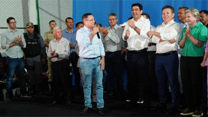 Com apoio da ALMT, moradores de Várzea Grande recebem escrituras registradas em cartório