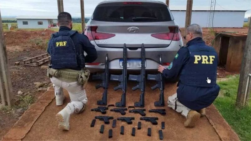 Com mulher e filhos de 9 e 15 anos no carro, morador de Rondonópolis é preso na fronteira com carro ‘recheado’ de fuzis
