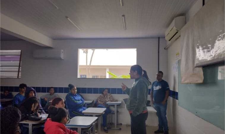 Procon Estadual leva orientações sobre direito do consumidor a estudantes e idosos de Chapada dos Guimarães