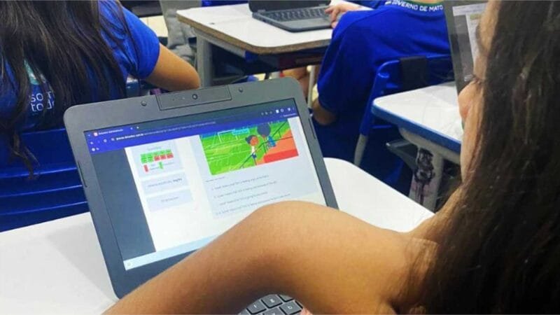 Programas de ensino de idiomas e intercâmbio da Rede Estadual são destaques na imprensa