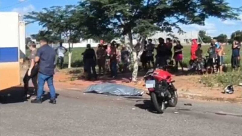 Motociclista morre ao perder controle e bater contra árvore em MT