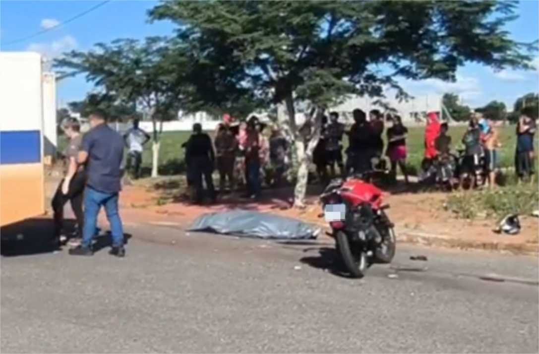 Motociclista morre ao perder controle e bater contra árvore em MT