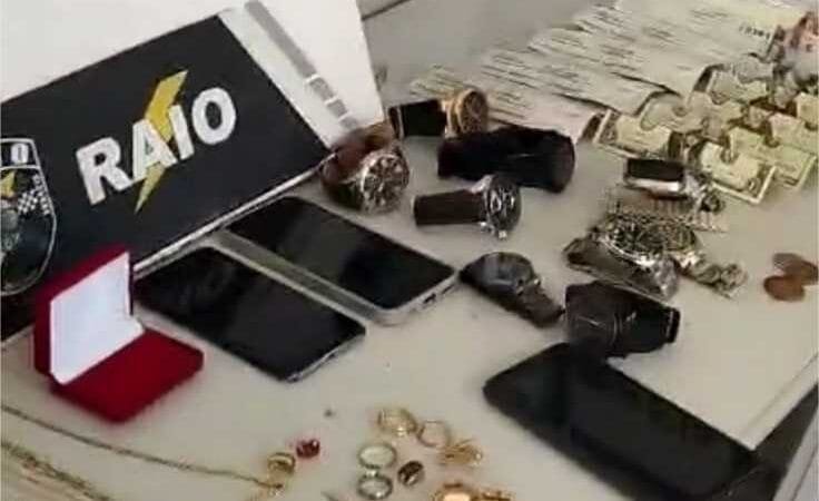 Companhia Raio prende três pessoas por furto e receptação de relógios e joias