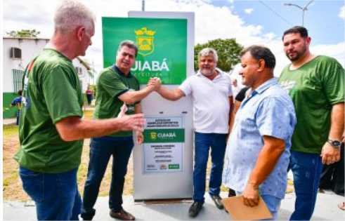 Prefeito entrega complexo esportivo em Cuiabá