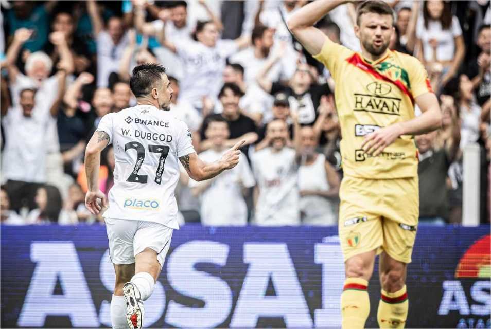 Santos passeia na Vila, goleia o Brusque e lidera a Série B