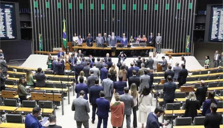 Após longa tentativa de acordo, congressistas decidem adiar votação de 14 vetos para o próximo dia 28