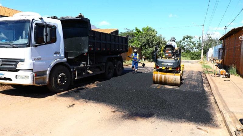 Secretaria de Obras atua no serviço de tapa buracos na região Sul