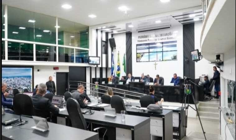 Quatro sessões solenes e audiência pública estão na agenda da Câmara