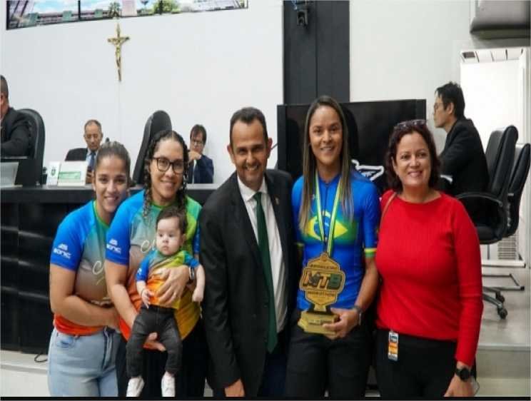 Vereador Sargento Joelson abre espaço para campeã brasileira de MTB Marathon