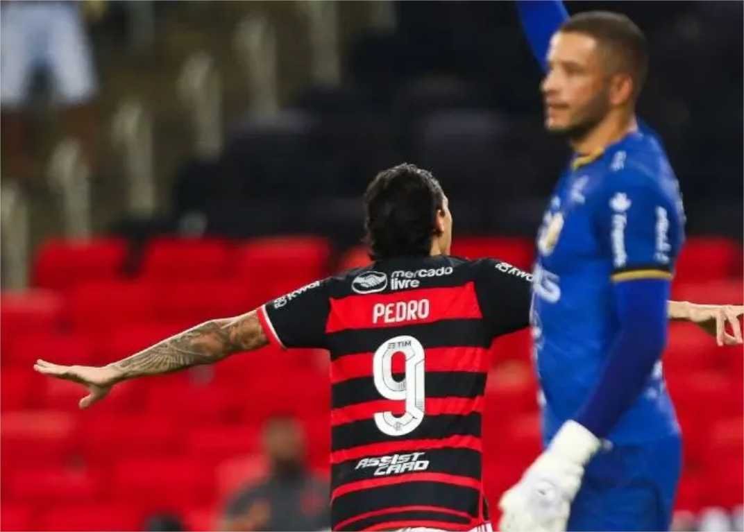 Na volta de Gabigol, Flamengo vence, mas não convence e sai de campo vaiado