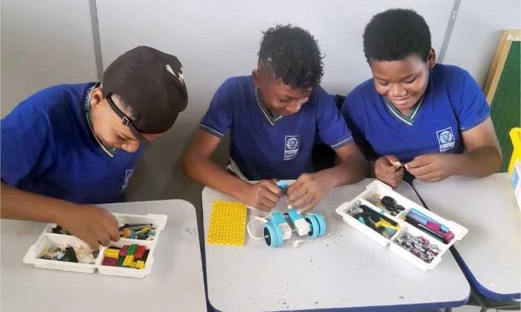 Estudantes da Escola Estadual Quilombola promovem torneio de robótica