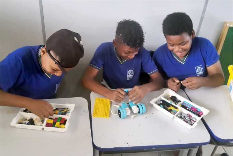 Estudantes da Escola Estadual Quilombola promovem torneio de robótica