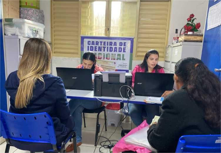Estudantes da educação especial em Várzea Grande recebem nova carteira de identidade gratuitamente