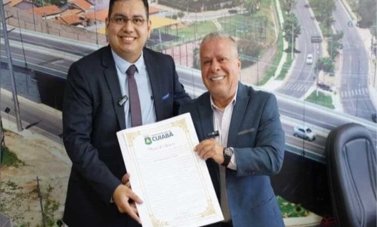 Presidente Chico 2000 homenageia empresário com Moção de Aplausos