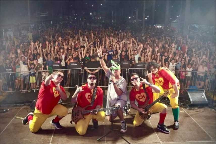 Cover dos Mamonas Assassinas e Pescuma cantando samba são atrações do Festival da Cerveja Artesanal